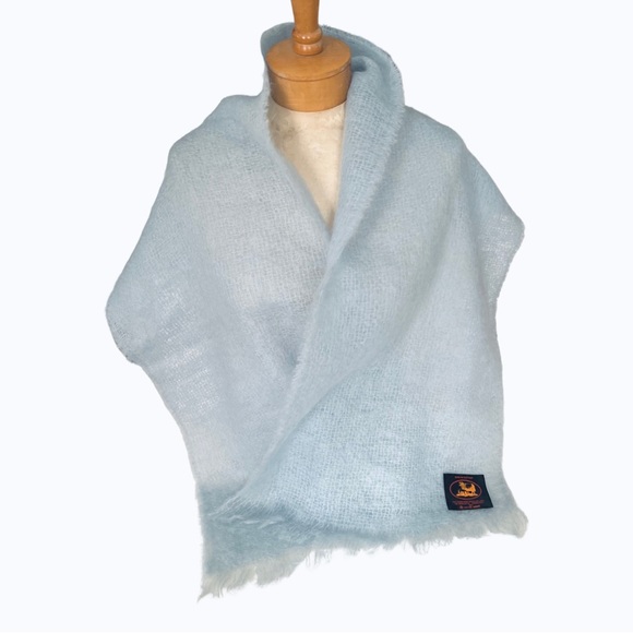 Vintage like new oblong 100% mohair wool from Scotland ice blue knit wrap scarf - Picture 3 of 10